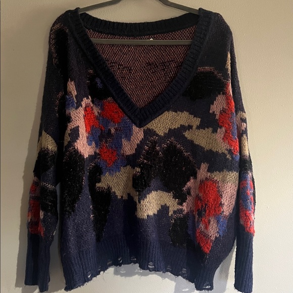 Abstract floral Maeve VNeck Floral Pullover - Picture 4 of 9